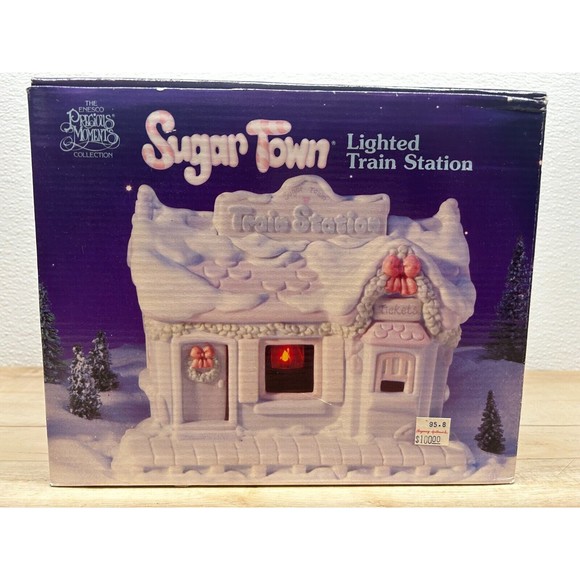 1995 Enesco Precious Moments Sugar Town Lighted Train Station Porcelain Set - Picture 12 of 16